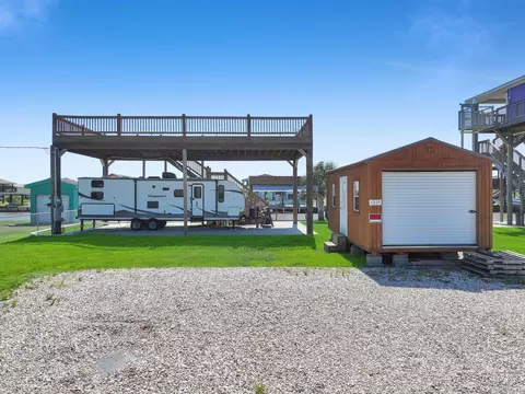 1515 Mabry St, Gilchrist, TX 77617