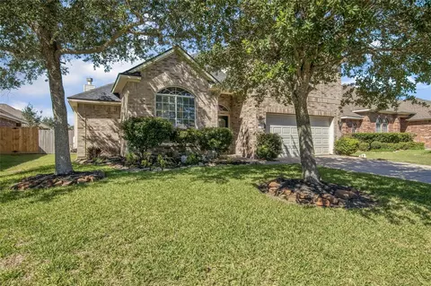 810 Hallmark Oak St, Seabrook, TX 77586