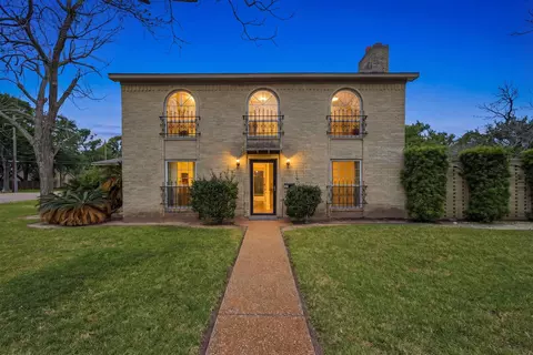 1124 Estate Dr, La Marque, TX 77568