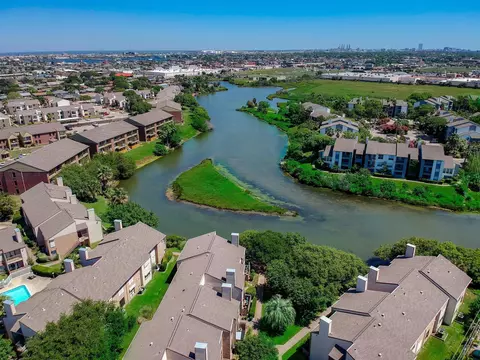 3220 69th St #A8, Galveston, TX 77551