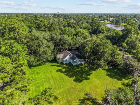 1717 Oleander Dr, Dickinson, TX 77539