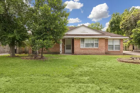 9825 Westview Dr, Houston, TX 77055