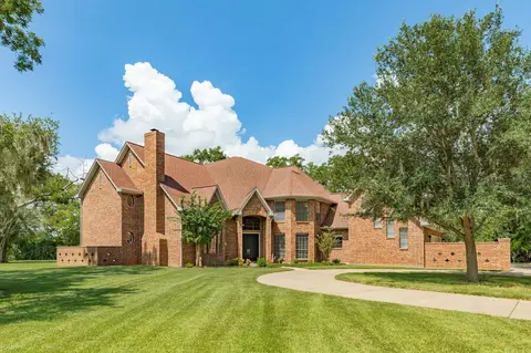 113 Rosewood St, Lake Jackson, TX 77566
