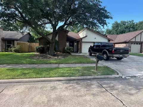 602 Briarclift Ln, Baytown, TX 77521