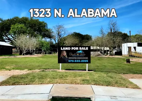 1323 N Alabama Rd N, Wharton, TX 77488