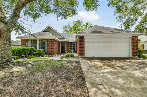 2910 Queen Victoria St, Pearland, TX 77581