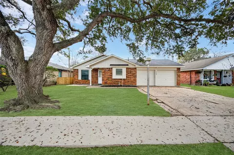 1709 Capri Ln, Seabrook, TX 77586