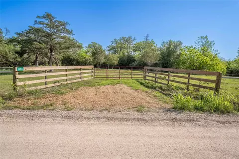 7358 Taplin Ln, Burton, TX 77835