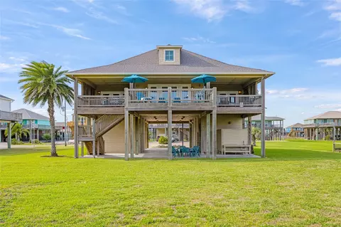 4424 Hatteras Dr, Crystal Beach, TX 77650