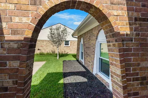 15803 Echo Hill Dr, Houston, TX 77059