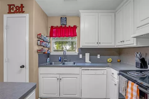 Kitchen - 16368 Many Trees Ln, Conroe, TX 77302 photo 3 of 3