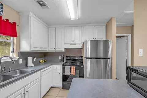 Kitchen - 16368 Many Trees Ln, Conroe, TX 77302 photo 2 of 3