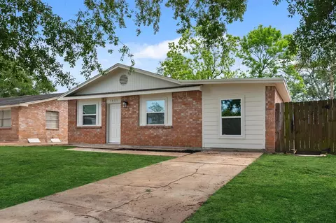 1803 Cardinal Dr, League City, TX 77573