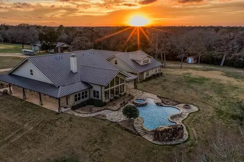 6892 Palm Rd, Sealy, TX 77474