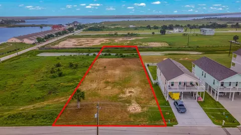 2445 103rd St, Galveston, TX 77554