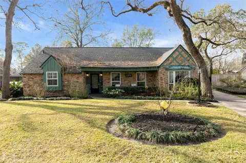 10155 Hazelhurst Dr, Houston, TX 77043
