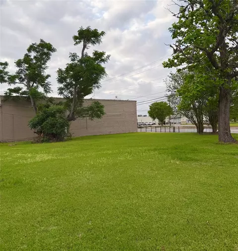 221 E Brazos Ave, West Columbia, TX 77486