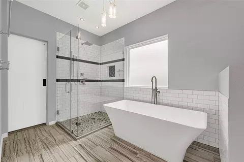 Bath - 29467 Iris Bloom Ct, Spring, TX 77386 photo 2 of 4