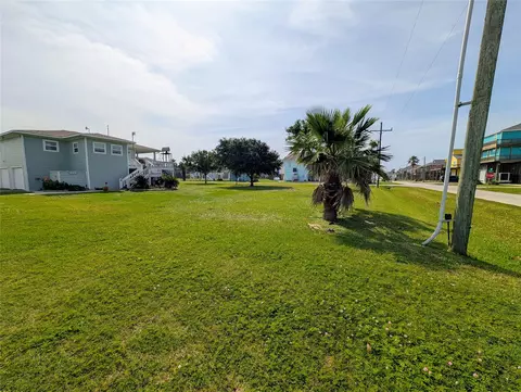 942 Surfview, Crystal Beach, TX 77650