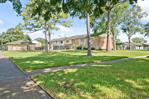 3836 Laura Leigh Dr, Friendswood, TX 77546