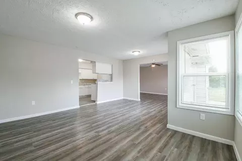Living - 319 Rustic Dr, Pasadena, TX 77502 photo 2 of 7