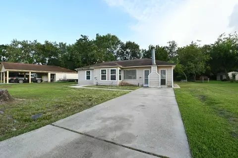 Exterior - 319 Rustic Dr, Pasadena, TX 77502 photo 4 of 4