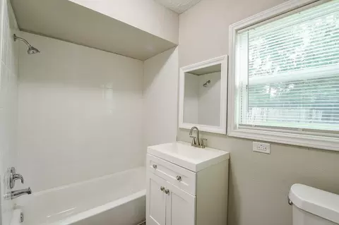 Bath - 319 Rustic Dr, Pasadena, TX 77502 photo 1 of 2