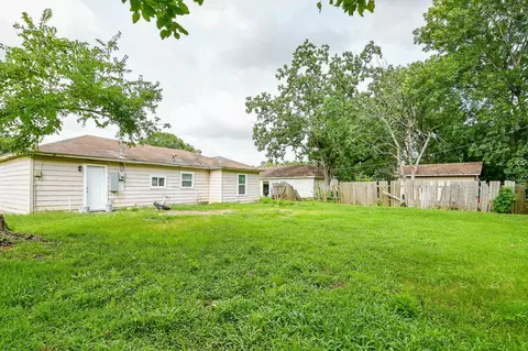 Exterior - 319 Rustic Dr, Pasadena, TX 77502 photo 2 of 4