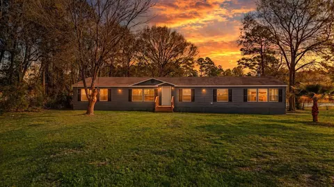 11759 W Hollyhill Dr, Plantersville, TX 77363