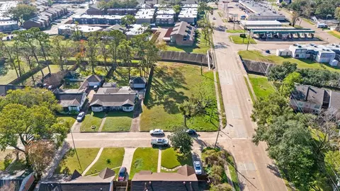 4827 Chantilly Ln, Houston, TX 77092