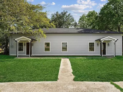 808 Beaumont St, Anahuac, TX 77514