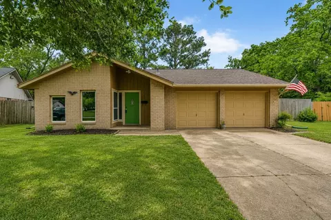 5705 Woodville Ln, Pearland, TX 77584