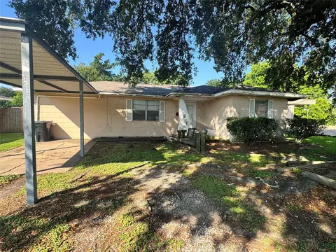 3639 5th Ave, Port Arthur, TX 77642