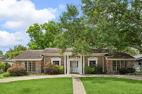 8015 Burning Hills Dr, Houston, TX 77071