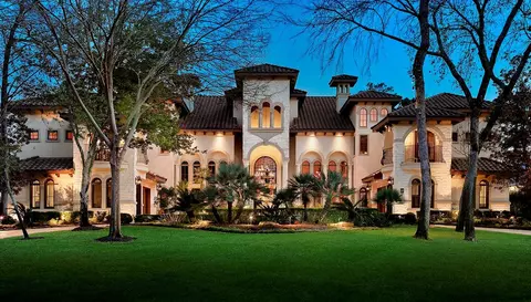 19 Hepplewhite Way, The Woodlands, TX 77382