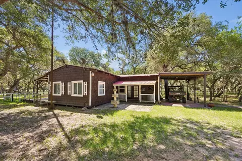 302 Bluebonnet Bnd, Sheridan, TX 77475