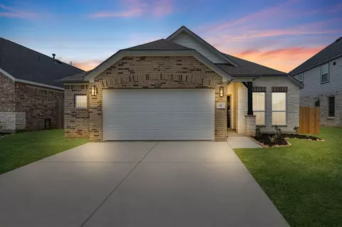 61 Shining Point Dr, Waller, TX 77484