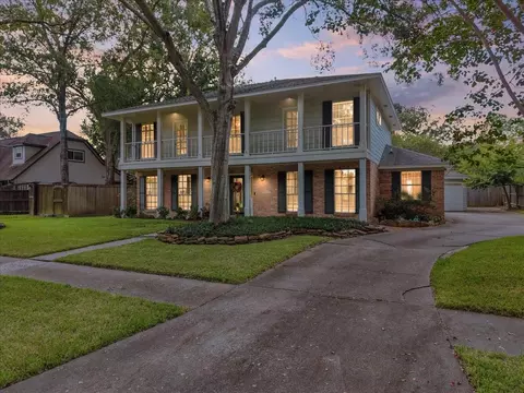 15710 Crestbrook Dr, Houston, TX 77059