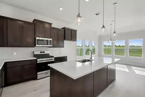 2000 Twin Lakes Blvd, West Columbia, TX 77486
