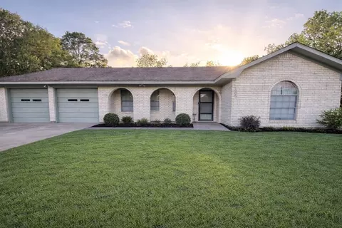 605 Clearspring Dr, Brenham, TX 77833