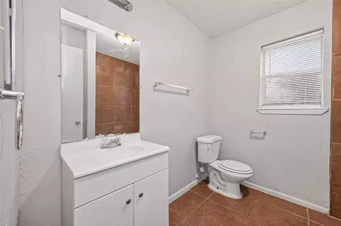Bath - 22419 Springgate Dr, Spring, TX 77373 photo 1 of 4