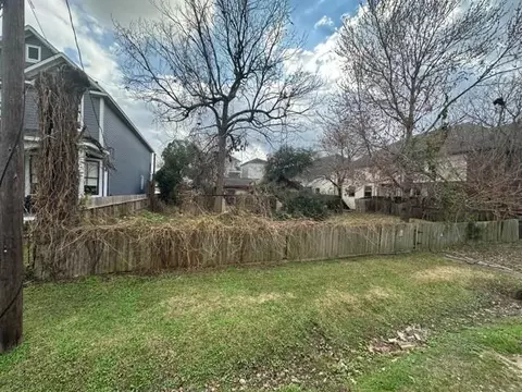 1418 W 24th St, Houston, TX 77008