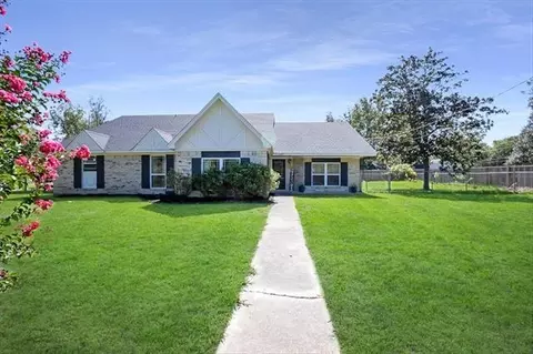 545 Elm St, Sour Lake, TX 77659