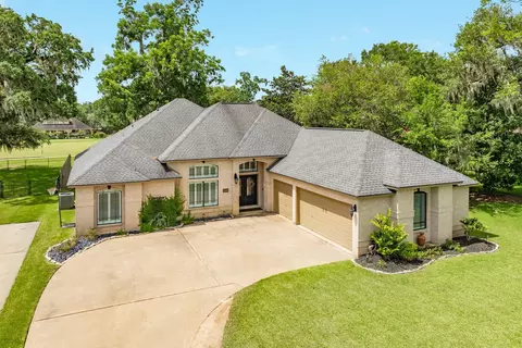2286 Riverside Dr, West Columbia, TX 77486