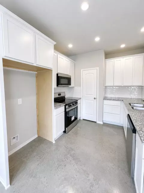 Kitchen - 6 Greenway Dr, Trinity, TX 75862 photo 2 of 4