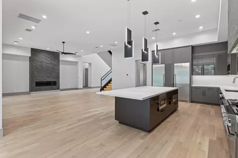 Living - 47 Pronghorn Pl, Spring, TX 77389 photo 5 of 7