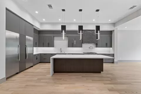 Kitchen - 47 Pronghorn Pl, Spring, TX 77389 photo 2 of 5
