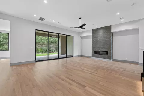 Living - 47 Pronghorn Pl, Spring, TX 77389 photo 4 of 7