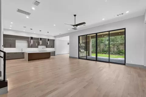 Living - 47 Pronghorn Pl, Spring, TX 77389 photo 1 of 7