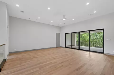Living - 47 Pronghorn Pl, Spring, TX 77389 photo 6 of 7